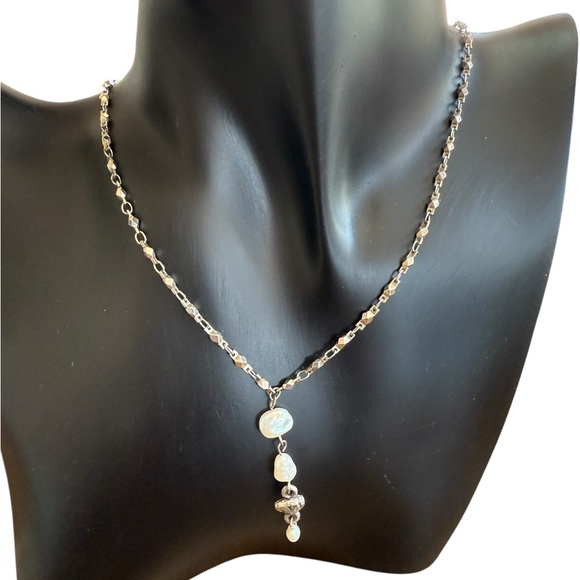 GUESS Silver-Tone Necklace w Faux Pearls and Question Mark Pendant - Picture 1 of 6